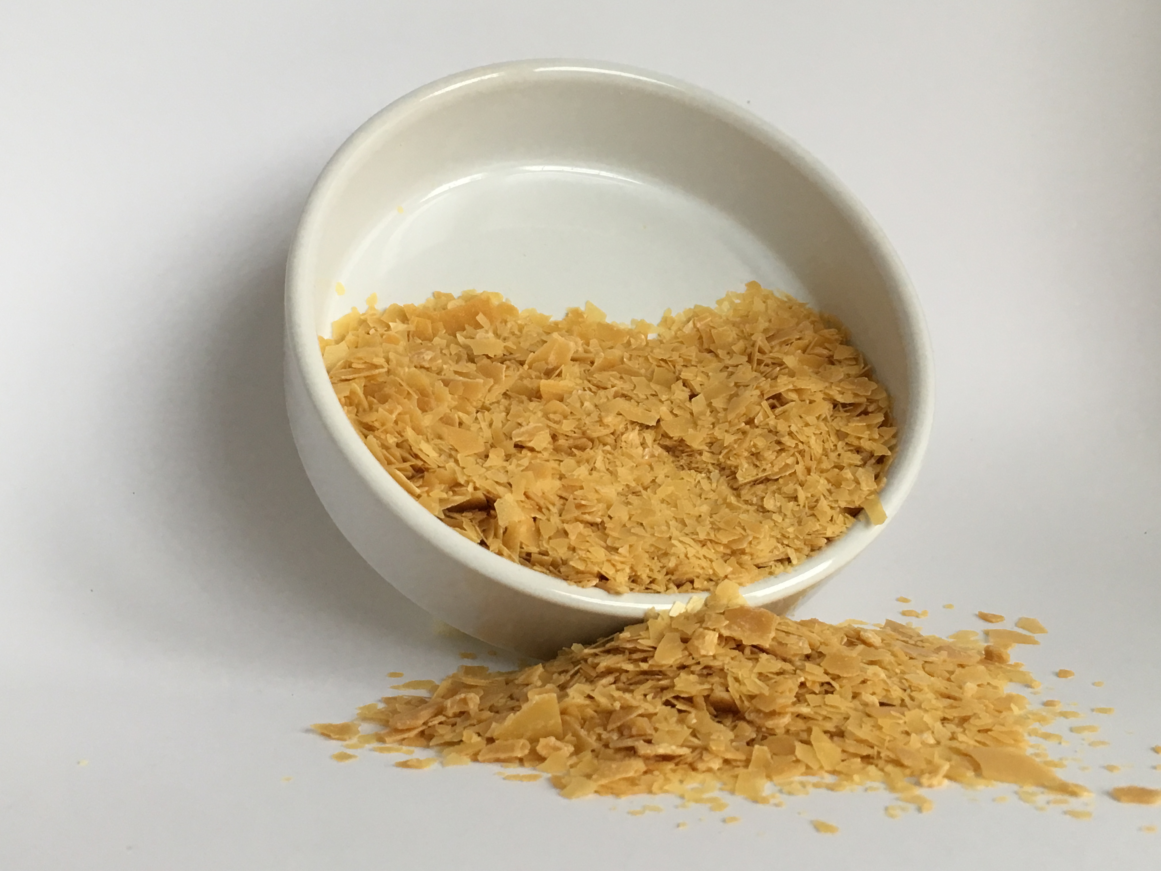 carnaubawachs-type-3-flakes-weisse-schale